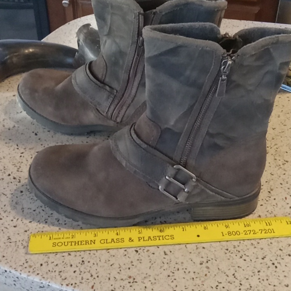 Ladies size 9.5 Clark's boots